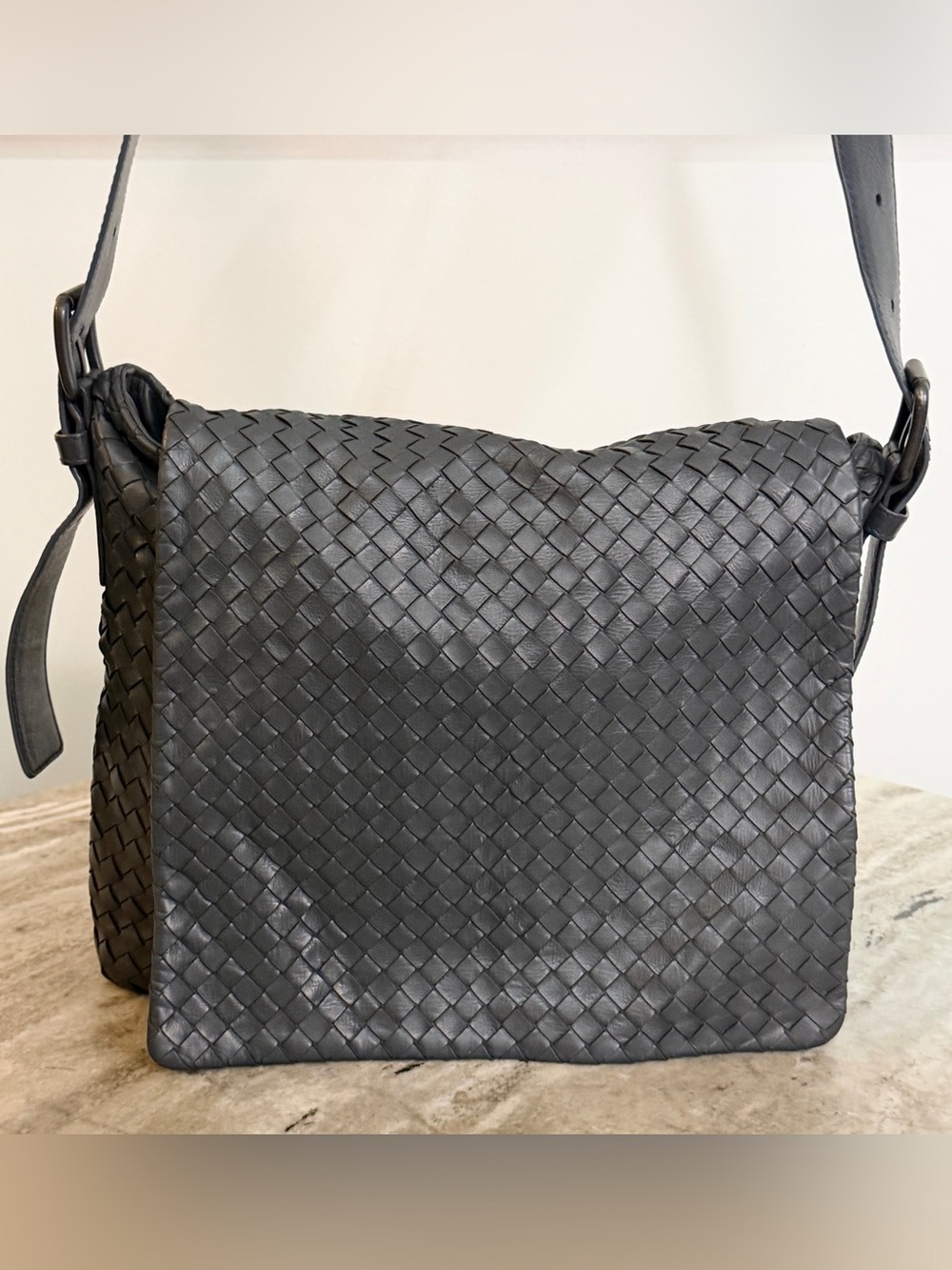 BOTTEGA VENETA LARGE CROSSBODY MESSENGER BAG INTRECCIATO LEATHER GRAY WOVEN